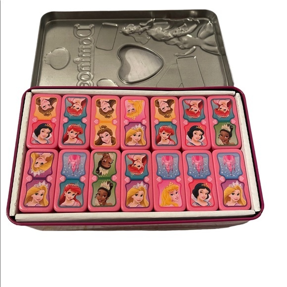 Disney Princess Dominoes - 28 Dominoes comes in a collectible tin box. - Picture 3 of 4